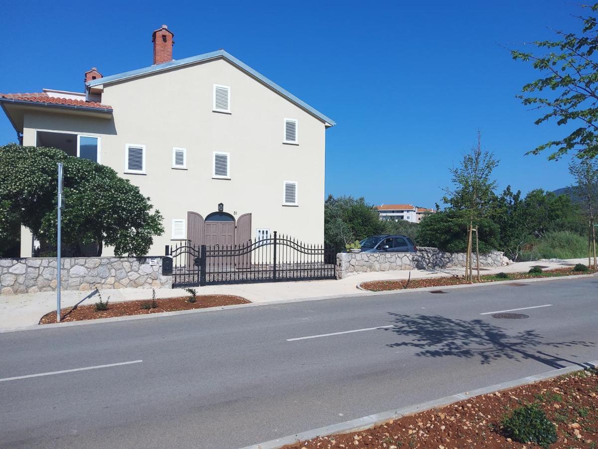 Apartments Rea Cres Exterior photo